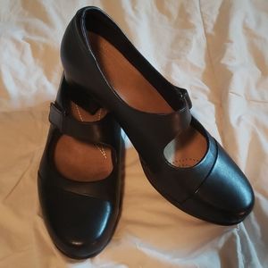 Women's Clark Artisan heels